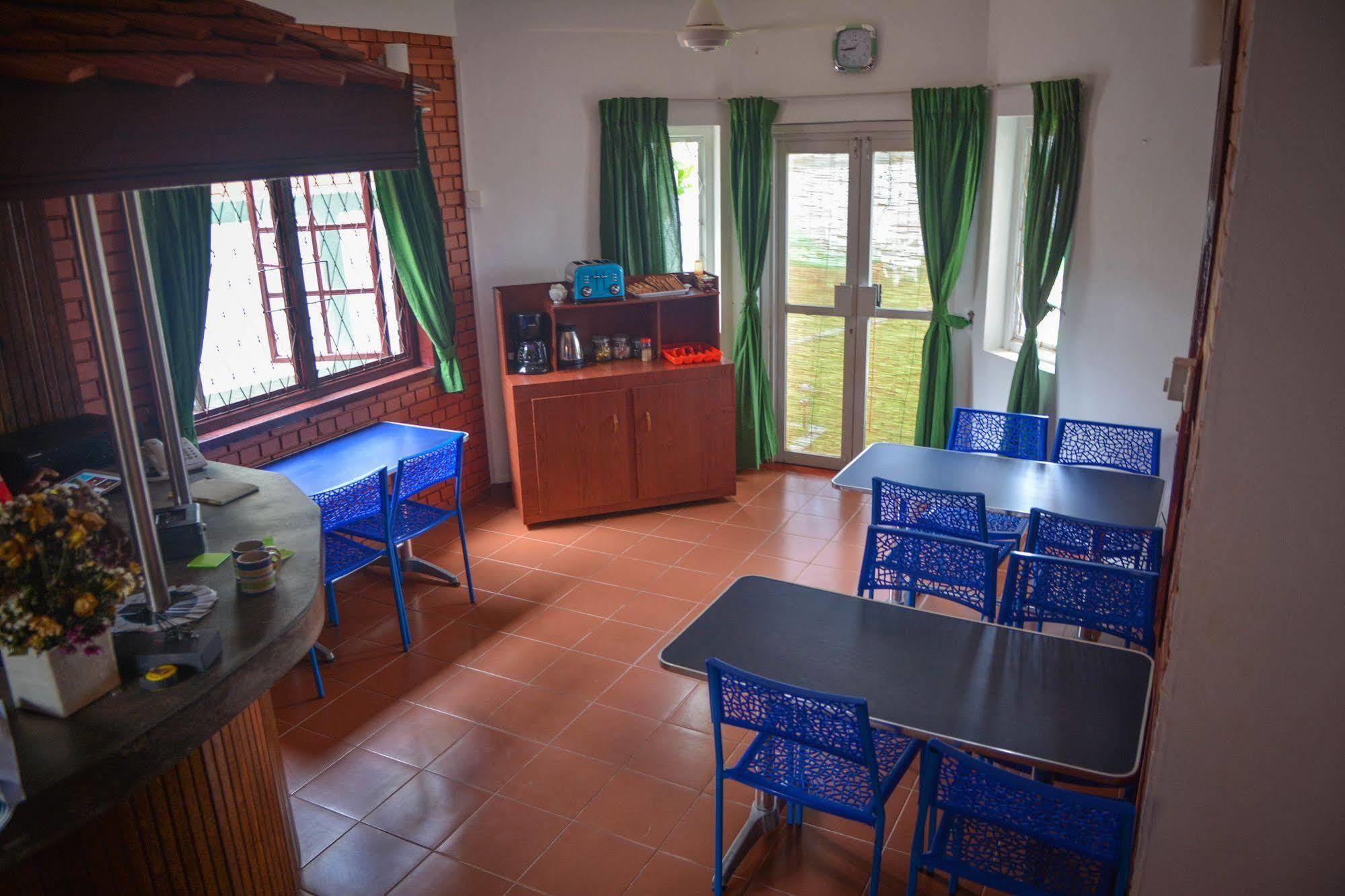 Explore Hostels Negombo Kochchikade 외부 사진