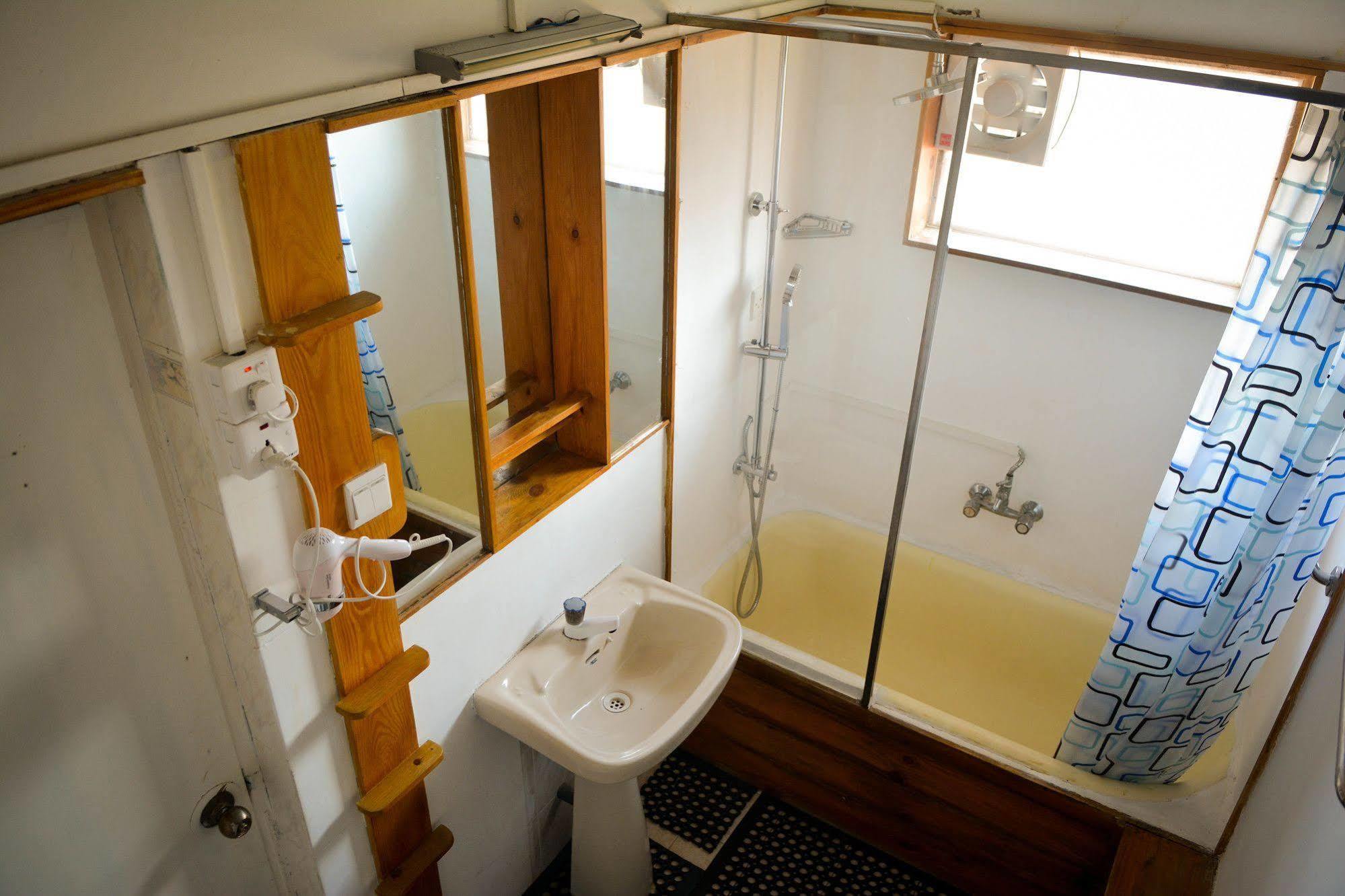 Explore Hostels Negombo Kochchikade 외부 사진