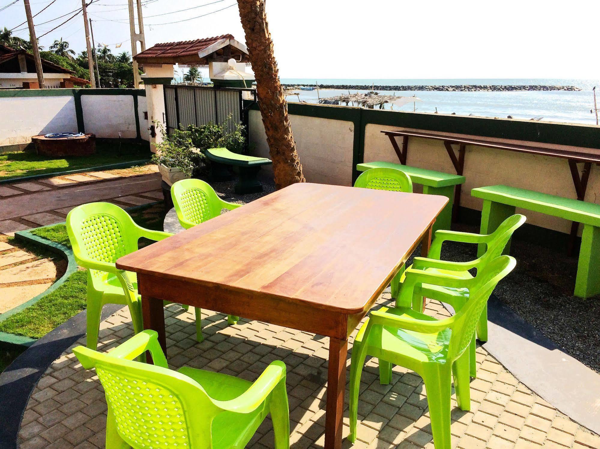 Explore Hostels Negombo Kochchikade 외부 사진