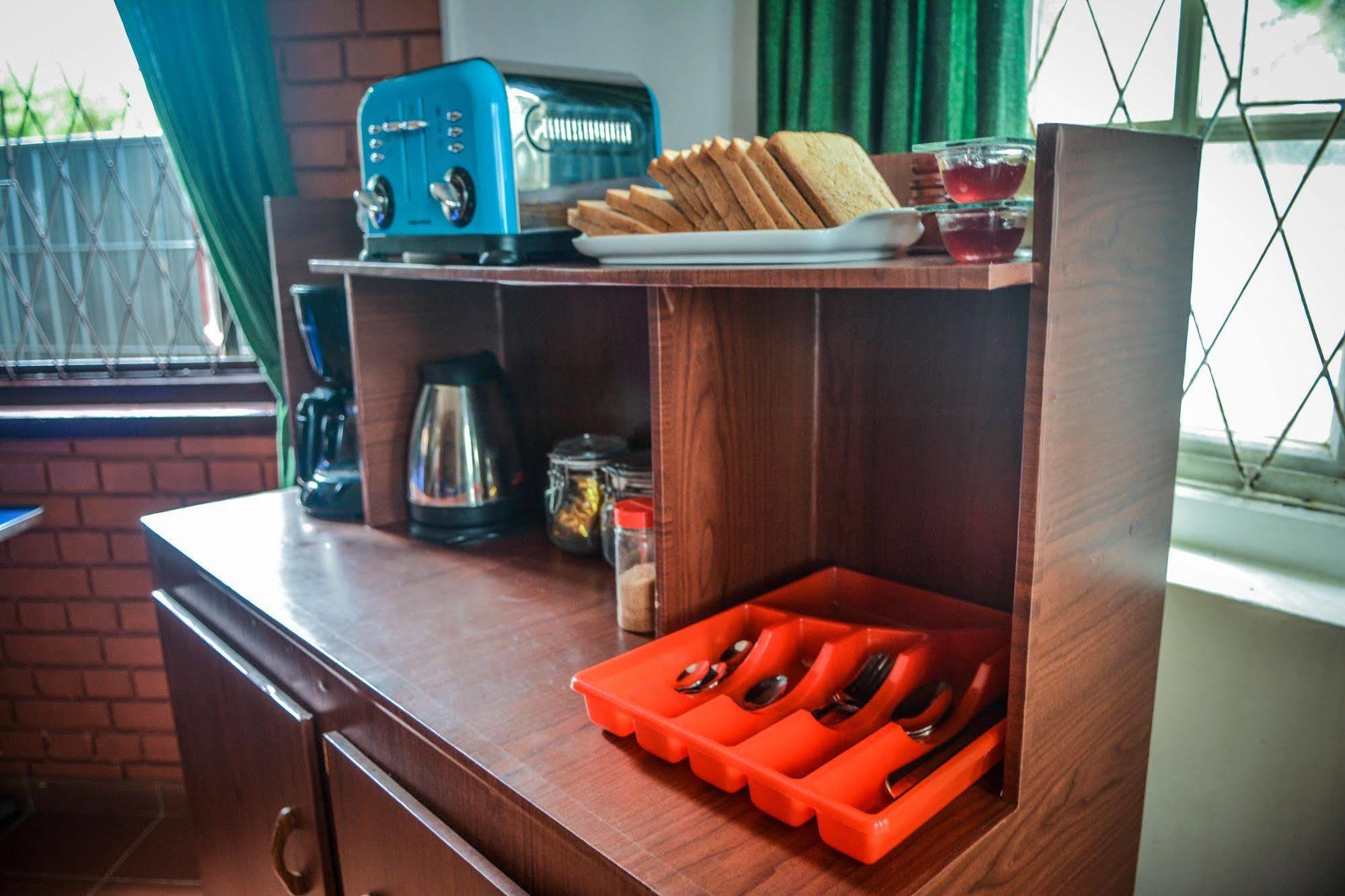 Explore Hostels Negombo Kochchikade 외부 사진