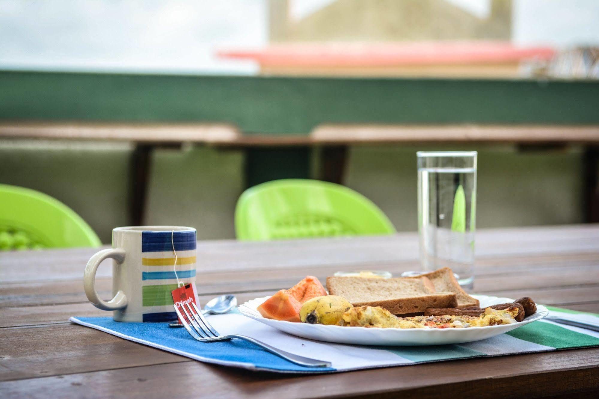 Explore Hostels Negombo Kochchikade 외부 사진