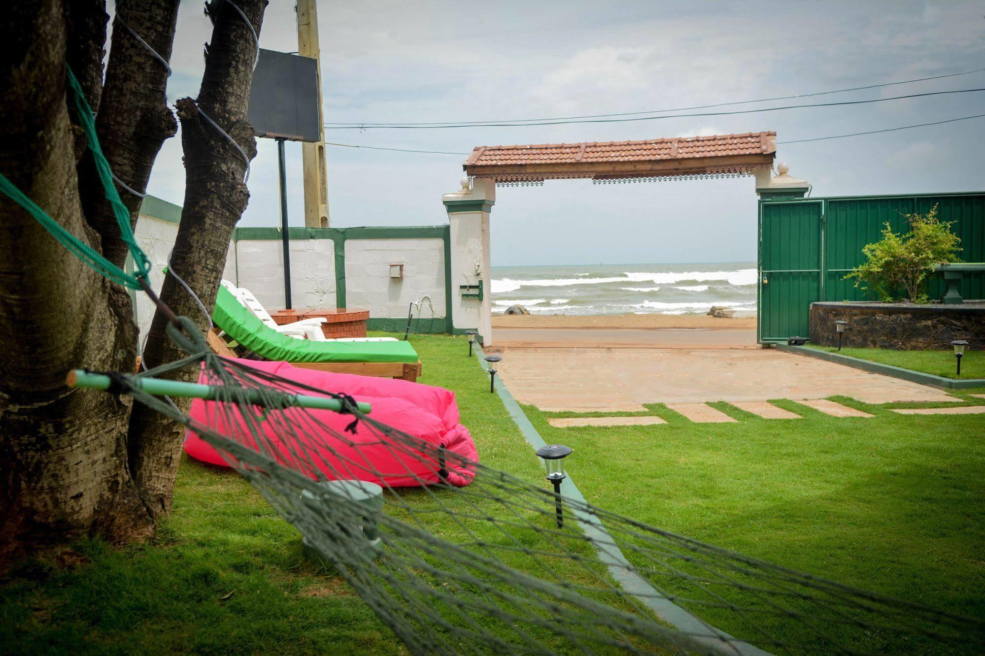 Explore Hostels Negombo Kochchikade 외부 사진