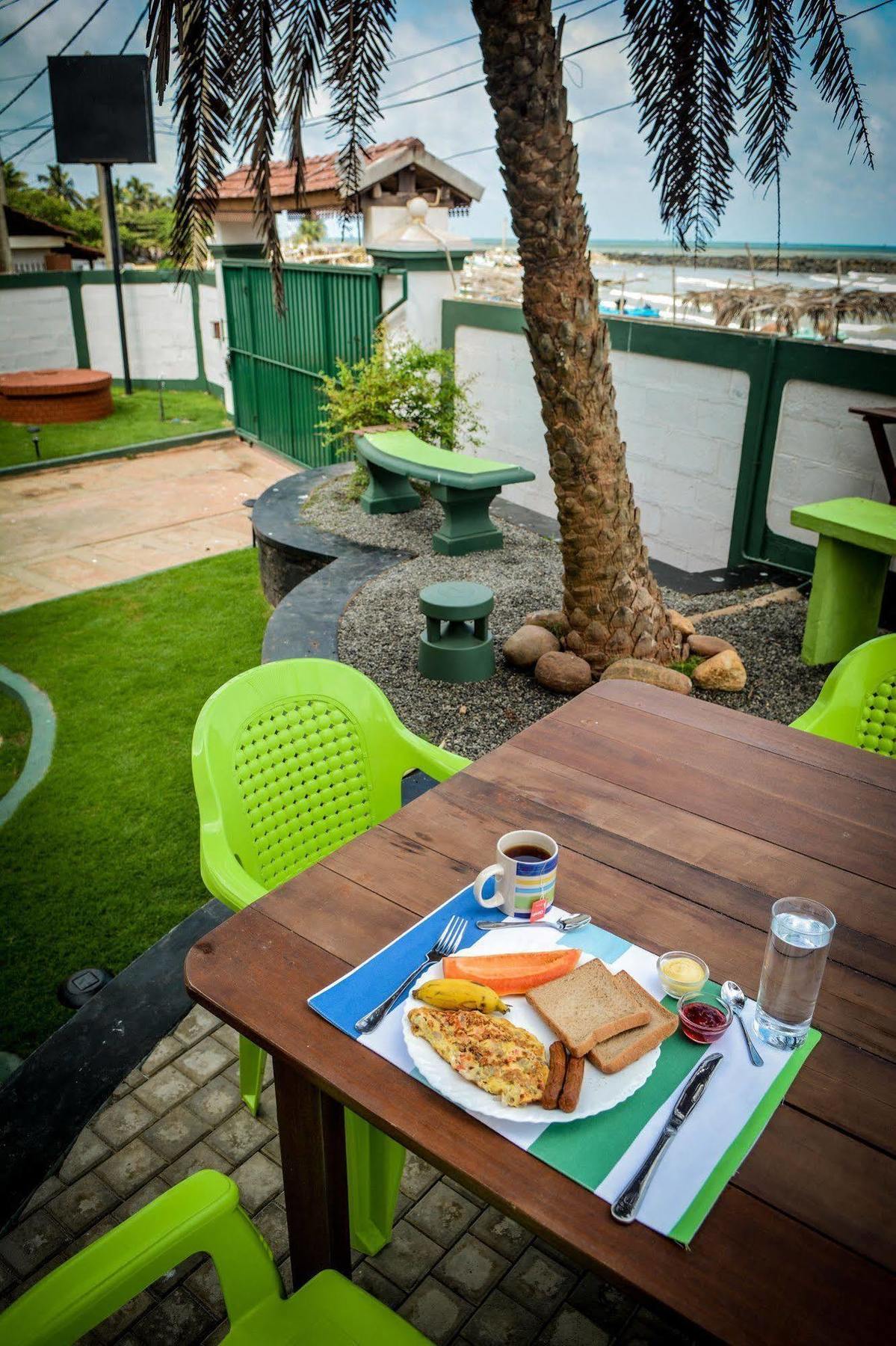 Explore Hostels Negombo Kochchikade 외부 사진
