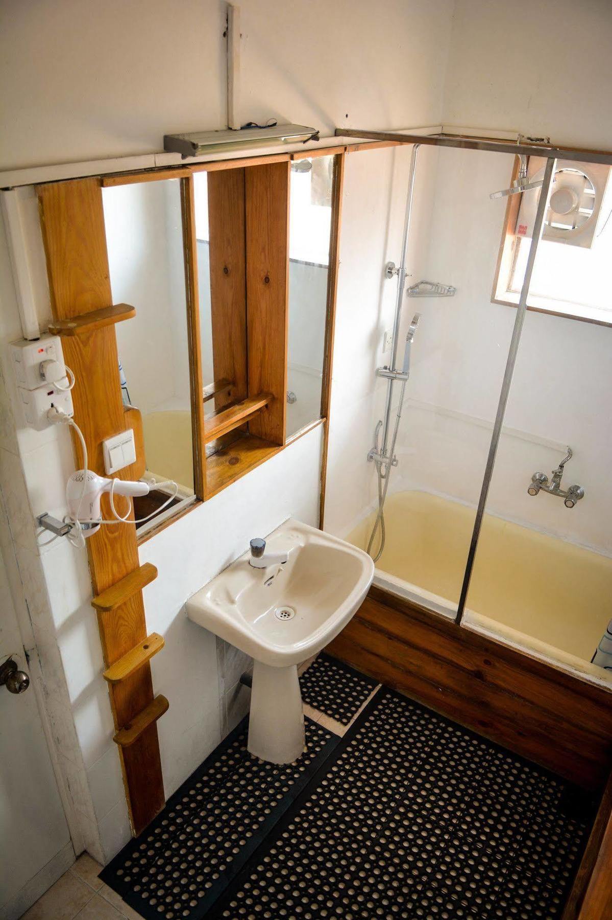 Explore Hostels Negombo Kochchikade 외부 사진